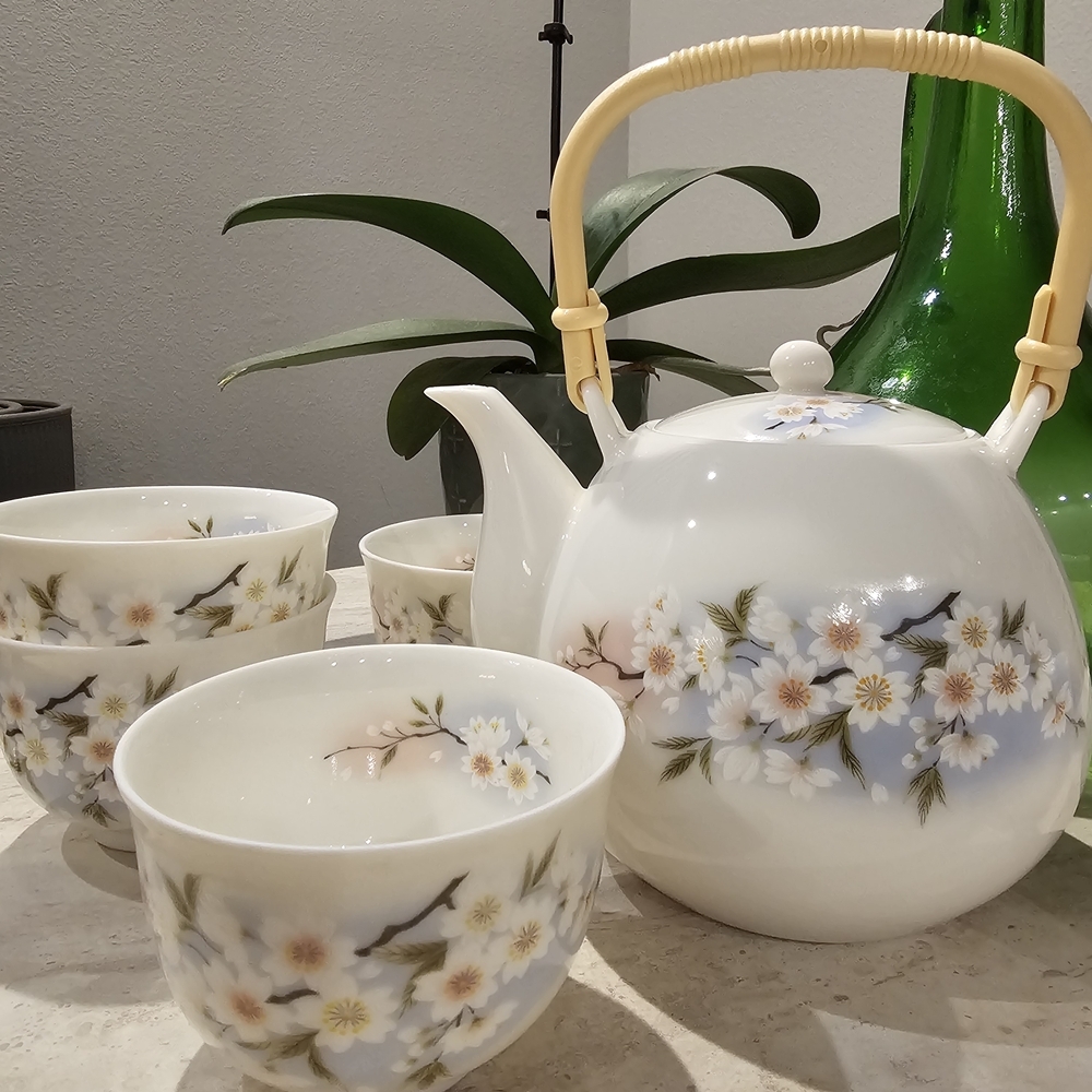 Teapot and matching cups set 7. Beautiful cherry Blossoms design.